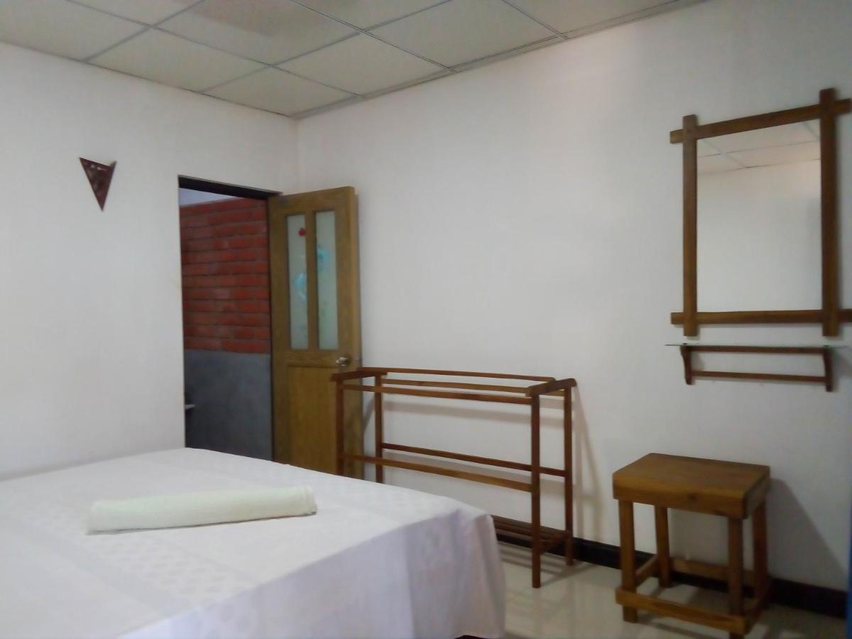 Angry Birds Homestay Habarana Buitenkant foto